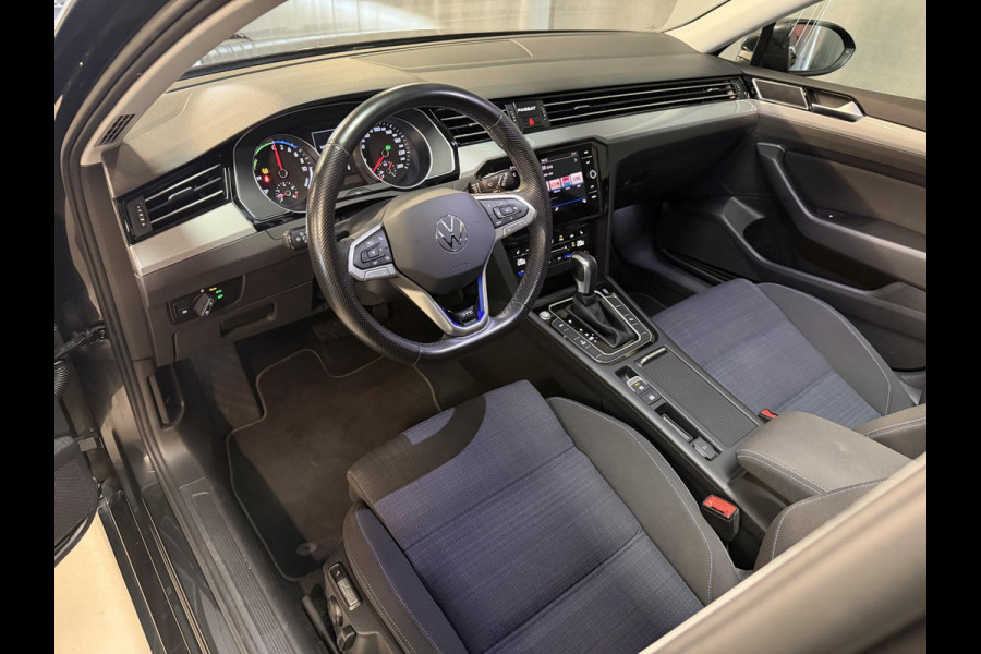 Volkswagen Passat Variant 1.4 TSI PHEV GTE Business 18"/SOH 96%/Panoramadak/Trekhaak/Camera/PDC v+a/Elektrische klep/Apple Carplay & Android Auto