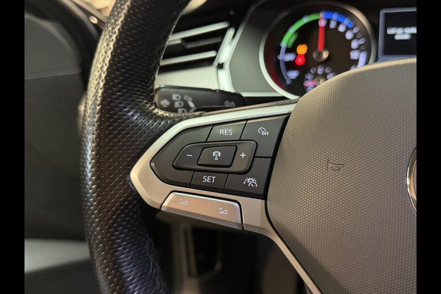 Volkswagen Passat Variant 1.4 TSI PHEV GTE Business 18"/SOH 96%/Panoramadak/Trekhaak/Camera/PDC v+a/Elektrische klep/Apple Carplay & Android Auto