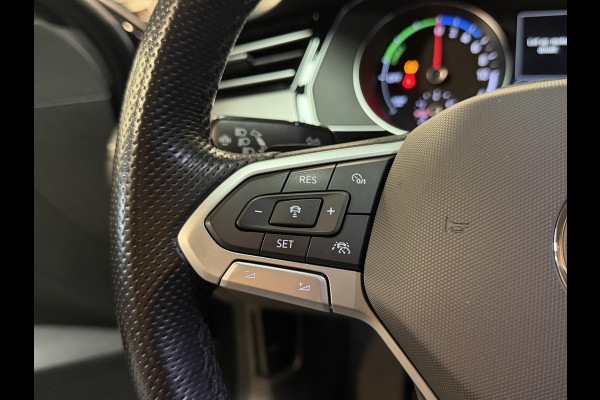 Volkswagen Passat Variant 1.4 TSI PHEV GTE Business 18"/SOH 96%/Panoramadak/Trekhaak/Camera/PDC v+a/Elektrische klep/Apple Carplay & Android Auto