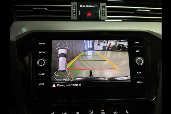 Volkswagen Passat Variant 1.4 TSI PHEV GTE Business 18"/SOH 96%/Panoramadak/Trekhaak/Camera/PDC v+a/Elektrische klep/Apple Carplay & Android Auto