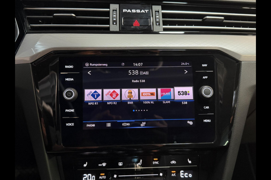 Volkswagen Passat Variant 1.4 TSI PHEV GTE Business 18"/SOH 96%/Panoramadak/Trekhaak/Camera/PDC v+a/Elektrische klep/Apple Carplay & Android Auto