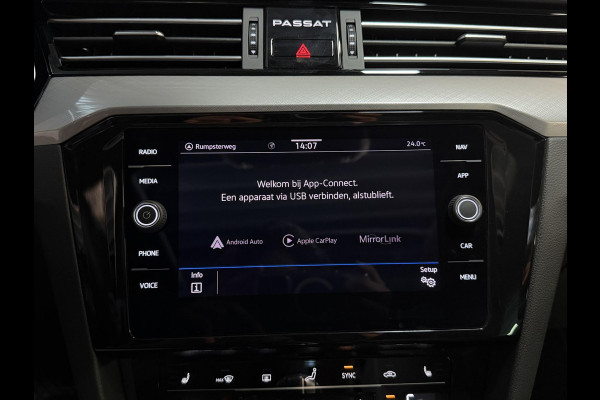 Volkswagen Passat Variant 1.4 TSI PHEV GTE Business 18"/SOH 96%/Panoramadak/Trekhaak/Camera/PDC v+a/Elektrische klep/Apple Carplay & Android Auto