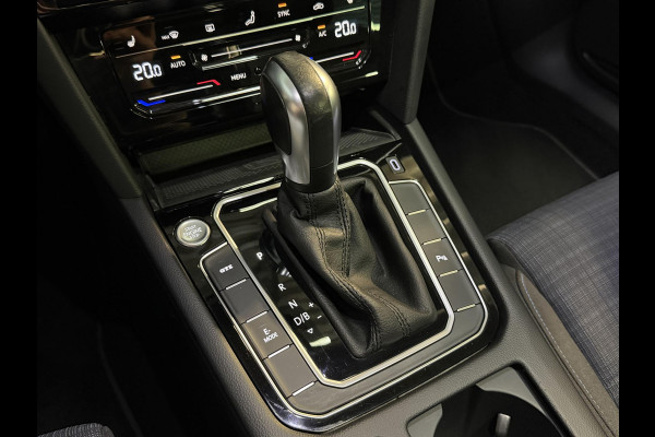 Volkswagen Passat Variant 1.4 TSI PHEV GTE Business 18"/SOH 96%/Panoramadak/Trekhaak/Camera/PDC v+a/Elektrische klep/Apple Carplay & Android Auto