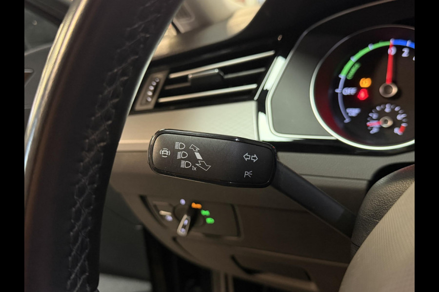 Volkswagen Passat Variant 1.4 TSI PHEV GTE Business 18"/SOH 96%/Panoramadak/Trekhaak/Camera/PDC v+a/Elektrische klep/Apple Carplay & Android Auto