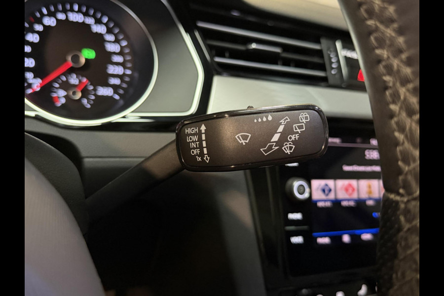Volkswagen Passat Variant 1.4 TSI PHEV GTE Business 18"/SOH 96%/Panoramadak/Trekhaak/Camera/PDC v+a/Elektrische klep/Apple Carplay & Android Auto