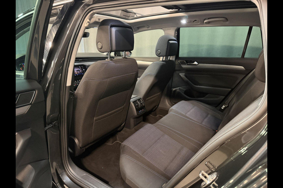 Volkswagen Passat Variant 1.4 TSI PHEV GTE Business 18"/SOH 96%/Panoramadak/Trekhaak/Camera/PDC v+a/Elektrische klep/Apple Carplay & Android Auto