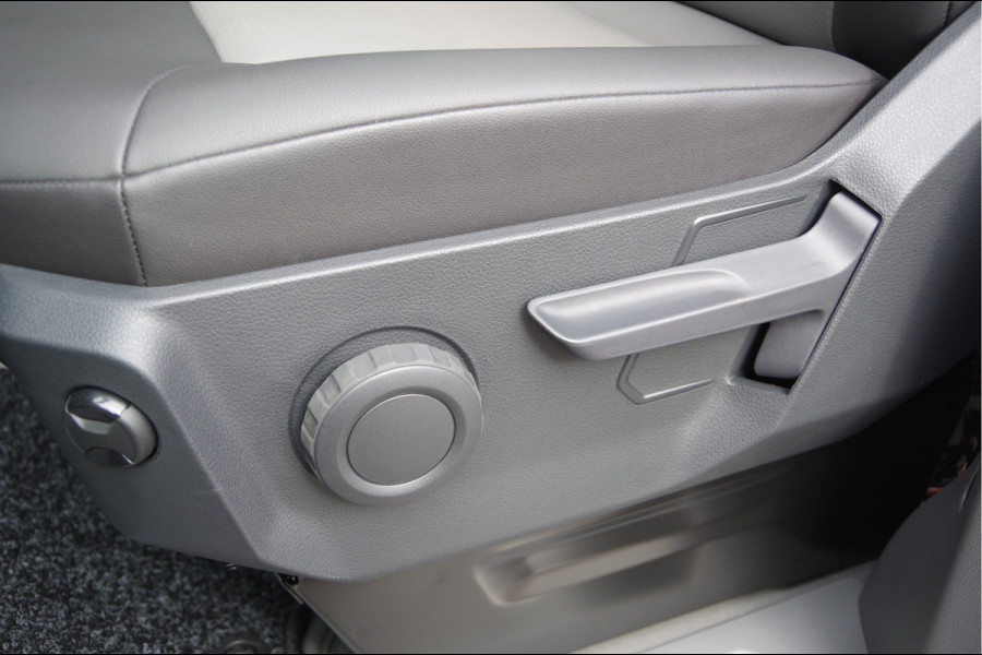 Volkswagen Crafter 50 2.0 TDI L4, N1! DUBBELLUCHT OPEN LAADBAK, 3.5T TREKHAAK, FACELIFT, CAMERA, PARKEERSENSOREN, CARPLAY, CLIMA, NL AUTO, NAP, PIC
