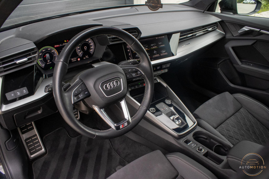 Audi A3 Sportback 45 TFSIe S edition Comp PANO RS STOELEN MAXTON MATRIX CAMERA