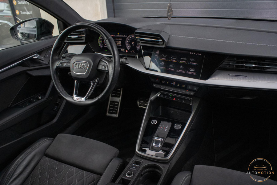 Audi A3 Sportback 45 TFSIe S edition Comp PANO RS STOELEN MAXTON MATRIX CAMERA