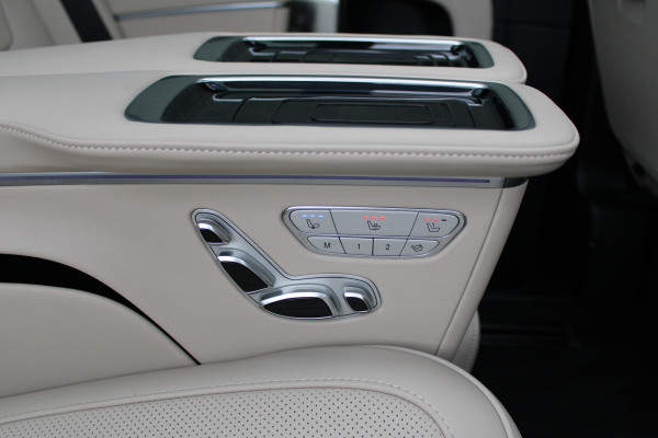 Mercedes-Benz V-Klasse 300d / AMG / Exclusive / 4-Matic / 7-Pers / Pano / Luchtv / Elec Stoel voor+achter / Burmester / Vol Opties / NIEUWSTAAT