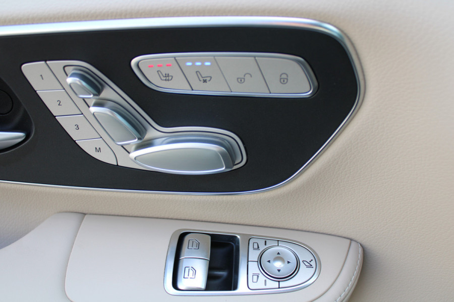 Mercedes-Benz V-Klasse 300d / AMG / Exclusive / 4-Matic / 7-Pers / Pano / Luchtv / Elec Stoel voor+achter / Burmester / Vol Opties / NIEUWSTAAT
