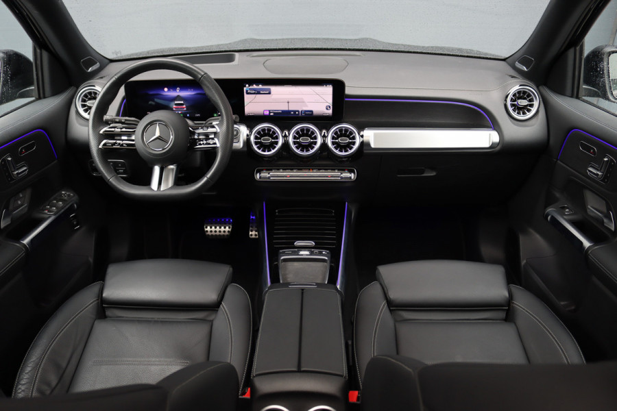 Mercedes-Benz EQB 350 4MATIC AMG Line 71 kWh | Panoramadak | Leder | Memory | Burmester | HUD | Trekhaak | Surround Camera | Verwarmd Stuurwiel | Night Pakket | Augmented Reality |