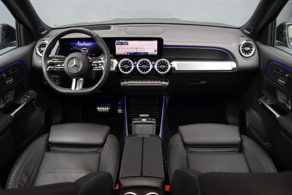 Mercedes-Benz EQB 350 4MATIC AMG Line 71 kWh | Panoramadak | Leder | Memory | Burmester | HUD | Trekhaak | Surround Camera | Verwarmd Stuurwiel | Night Pakket | Augmented Reality |