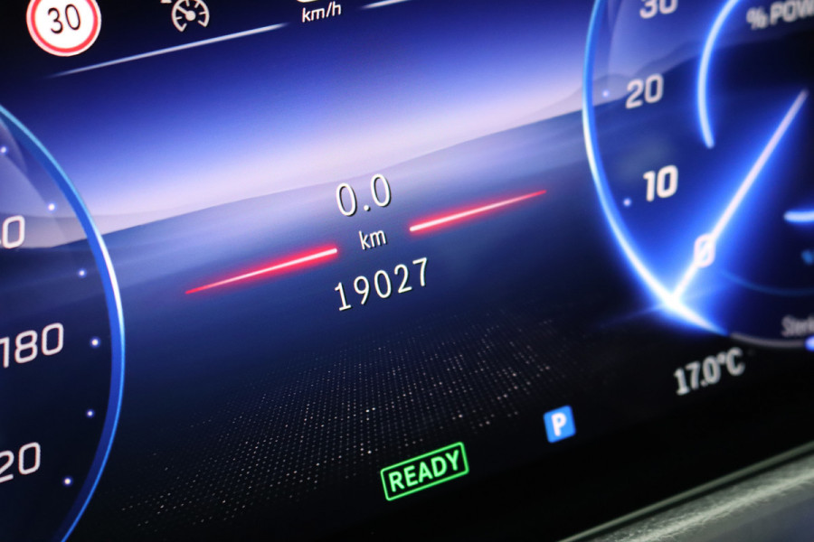 Mercedes-Benz EQB 350 4MATIC AMG Line 71 kWh | Panoramadak | Leder | Memory | Burmester | HUD | Trekhaak | Surround Camera | Verwarmd Stuurwiel | Night Pakket | Augmented Reality |