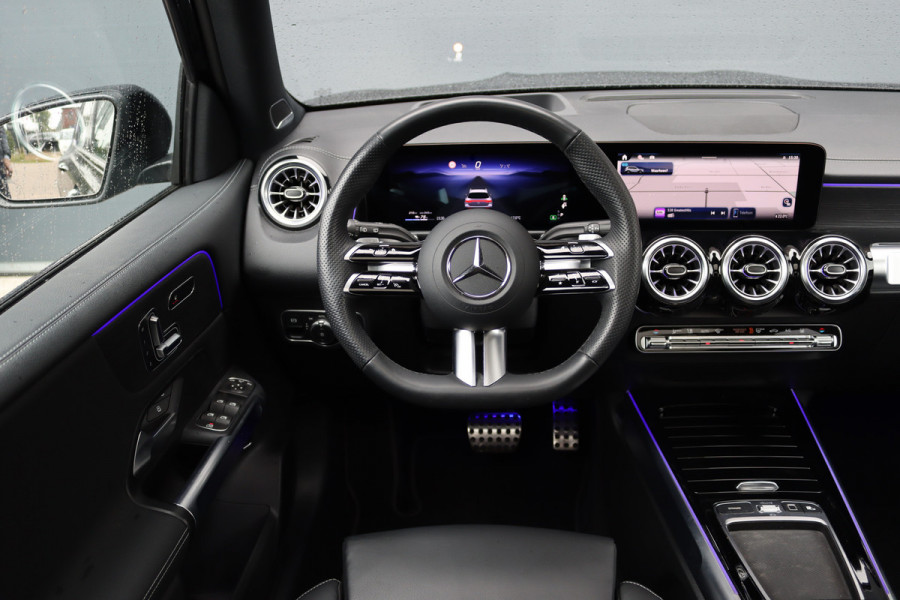 Mercedes-Benz EQB 350 4MATIC AMG Line 71 kWh | Panoramadak | Leder | Memory | Burmester | HUD | Trekhaak | Surround Camera | Verwarmd Stuurwiel | Night Pakket | Augmented Reality |