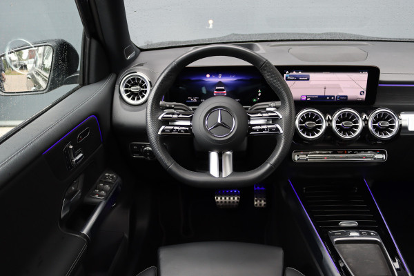 Mercedes-Benz EQB 350 4MATIC AMG Line 71 kWh | Panoramadak | Leder | Memory | Burmester | HUD | Trekhaak | Surround Camera | Verwarmd Stuurwiel | Night Pakket | Augmented Reality |