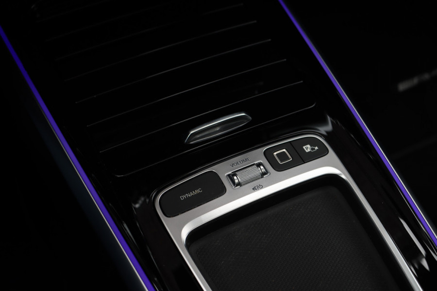Mercedes-Benz EQB 350 4MATIC AMG Line 71 kWh | Panoramadak | Leder | Memory | Burmester | HUD | Trekhaak | Surround Camera | Verwarmd Stuurwiel | Night Pakket | Augmented Reality |