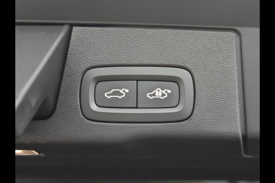 Volvo XC60 2.0 B5 Inscription Pano ACC Leren bekleding 360* H&K