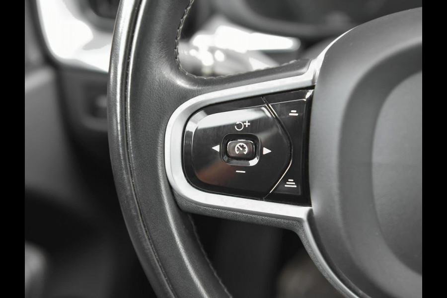 Volvo XC60 2.0 B5 Inscription Pano ACC Leren bekleding 360* H&K