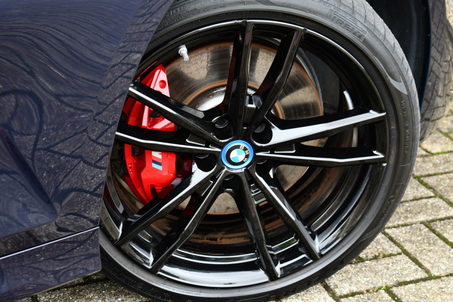 BMW 3 Serie Touring 330e xDrive M-Sport Pro Pano DA-Prof 360 HUD H/K E-zetels 19inch