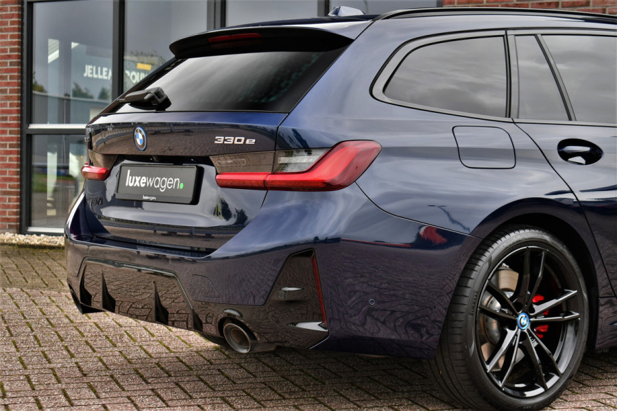 BMW 3 Serie Touring 330e xDrive M-Sport Pro Pano DA-Prof 360 HUD H/K E-zetels 19inch