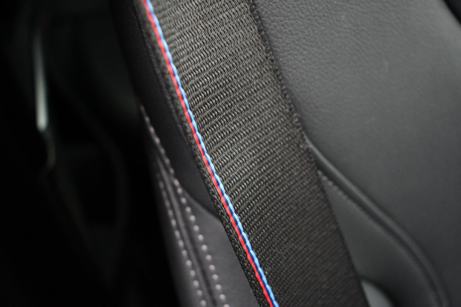 BMW 3 Serie Touring 330e xDrive M-Sport Pro Pano DA-Prof 360 HUD H/K E-zetels 19inch