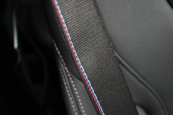 BMW 3 Serie Touring 330e xDrive M-Sport Pro Pano DA-Prof 360 HUD H/K E-zetels 19inch