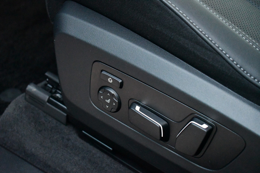 BMW X3 30e xDrive M-Sport Pano Trekhaak ACC H/K HUD 360 E-zetels