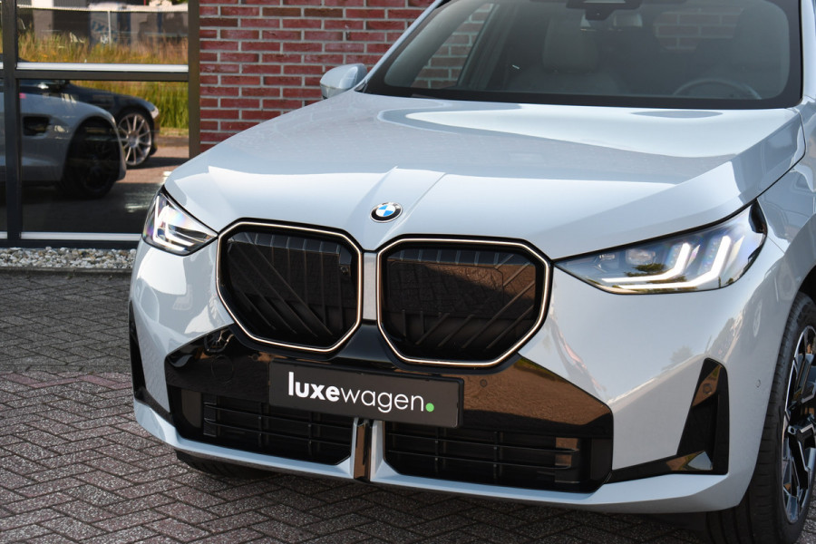 BMW X3 30e xDrive M-Sport Pano Trekhaak ACC H/K HUD 360 E-zetels