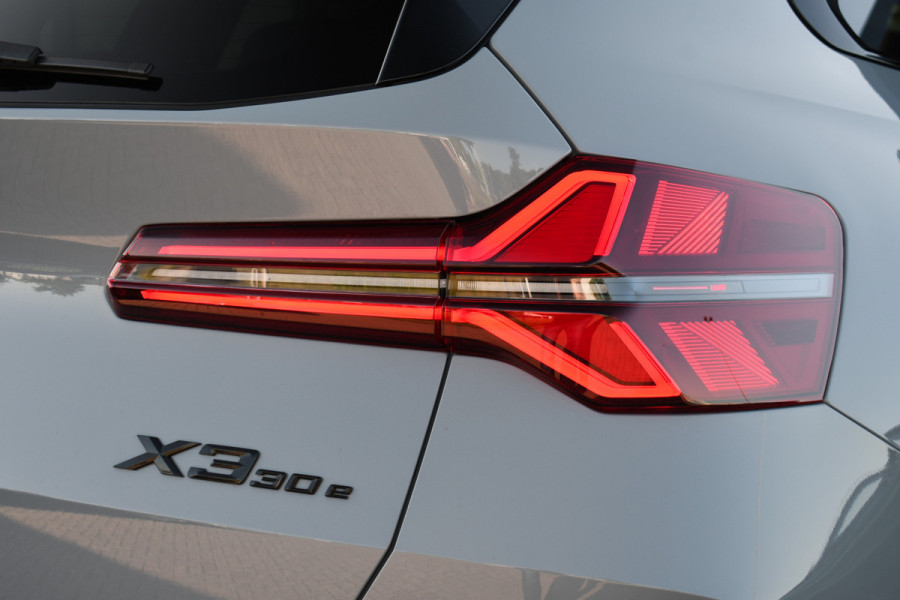 BMW X3 30e xDrive M-Sport Pano Trekhaak ACC H/K HUD 360 E-zetels