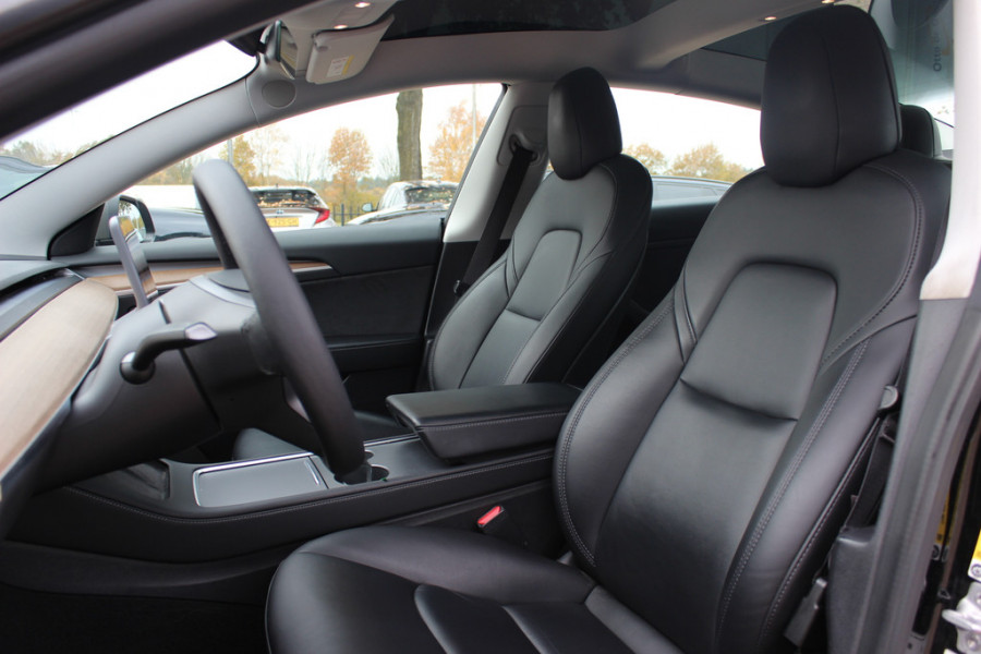 Tesla Model 3 Performance AWD 75 kWh / 1e Eign. / FACELIFT / Autopilot / Panoramadak / Camera / Leder / 20'' / Leder / Premium Audio / Warmtepomp