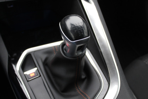 Peugeot 3008 1.2 PureTech Allure / Trekhaak / CarPlay / Parkeerhulp V+A / 17'' / Cruise Control