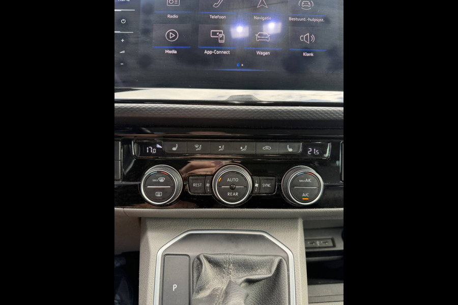 Volkswagen Transporter 2.0 TDI L2H1 30 DC Caravelle Virtual, Adaptieve Cruise, Camera, 2 x Electrische deur, 199pk, LED, Leder, Clima, Stoelverwarming, Carplay, Automaat, Uniek!