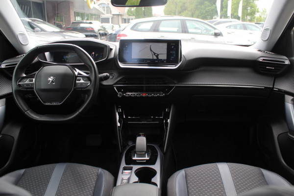 Peugeot e-2008 EV Allure Pack 50 kWh / SoH 91 % / Camera / Keyless / CarPlay / Half Leder / 17'' / Stoelverwarming / DAB / Cruise Control