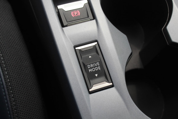 Peugeot e-2008 EV Allure Pack 50 kWh / SoH 91 % / Camera / Keyless / CarPlay / Half Leder / 17'' / Stoelverwarming / DAB / Cruise Control
