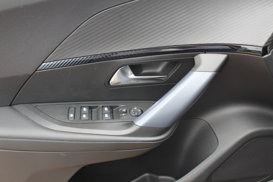 Peugeot e-2008 EV Allure Pack 50 kWh / SoH 91 % / Camera / Keyless / CarPlay / Half Leder / 17'' / Stoelverwarming / DAB / Cruise Control