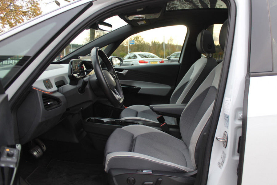 Volkswagen ID.3 First Max 58 kWh / SOH 92,3% / Full option! / Panoramadak / Camera / Head-up / Keyless / 20'' / ACC / Dodehoek / Elektr. stoelen / Massage / Navigatie / Stuurverwarming
