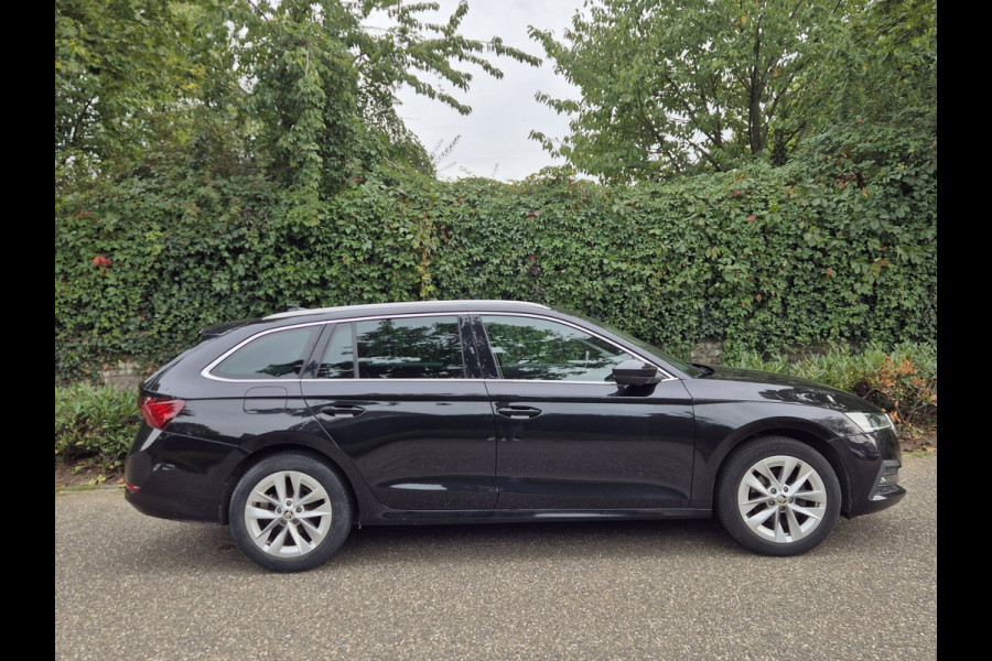 Škoda Octavia Combi e-TSI Business Edition Automaat CarPlay ACC Adaptieve Cruise LED LM Velgen NAP 1.0 e-TSI Business Edition