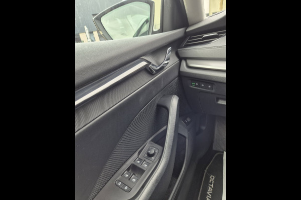 Škoda Octavia Combi e-TSI Business Edition Automaat CarPlay ACC Adaptieve Cruise LED LM Velgen NAP 1.0 e-TSI Business Edition