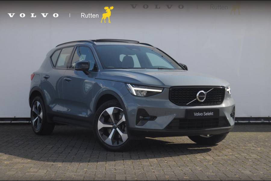 Volvo XC40 B3 177PK Automaat Plus Dark / Panoramadak / Elektrische stoelen / Harman Kardon audio / BLIS / Adaptieve cruise control / Parkeersensoren met camera / Elektrische achterklep / Stoel - en stuurwielverwarming