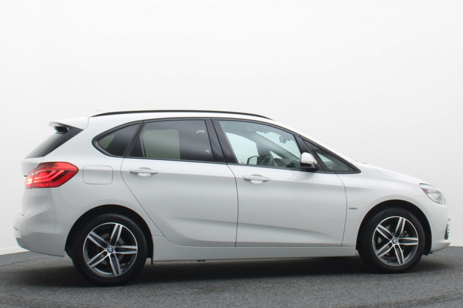 BMW 2 Serie Active Tourer 218i Corporate Lease Executive LED, Camera, Navigatie, Stoelverwarming, PDC