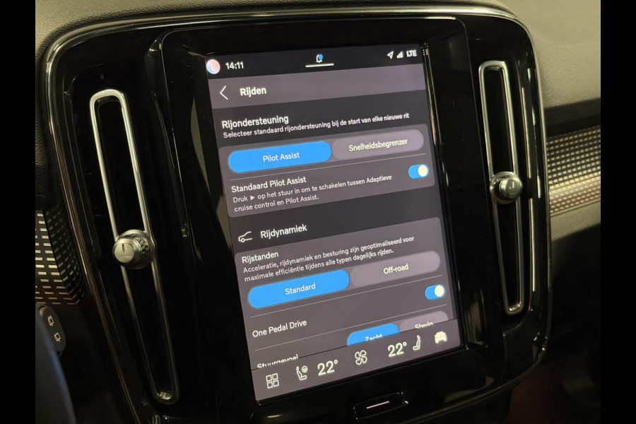 Volvo XC40 Recharge Twin Pro Trekhaak | Open dak | Adapt. cruise | 360 camera | Stuur-/stoelverwarming | Harman/Kardon | Carplay