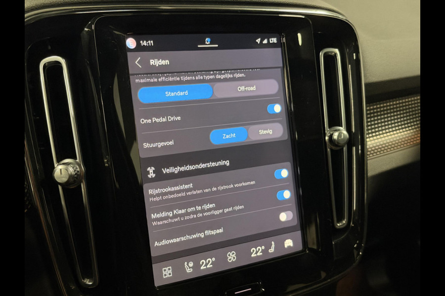 Volvo XC40 Recharge Twin Pro Trekhaak | Open dak | Adapt. cruise | 360 camera | Stuur-/stoelverwarming | Harman/Kardon | Carplay