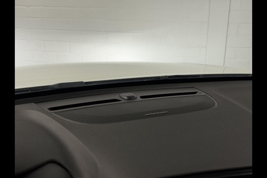 Volvo XC40 Recharge Twin Pro Trekhaak | Open dak | Adapt. cruise | 360 camera | Stuur-/stoelverwarming | Harman/Kardon | Carplay