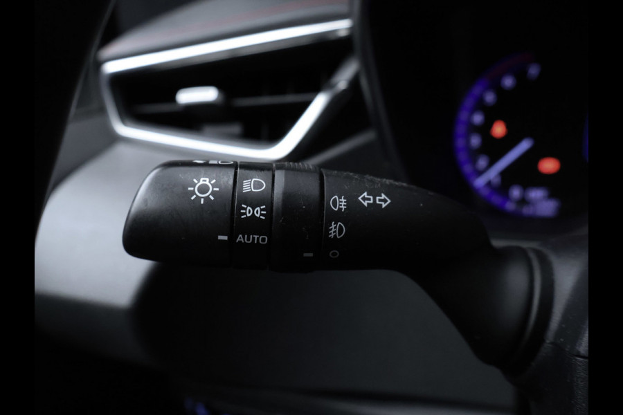 Toyota Corolla Touring Sports 1.8 Hybrid Executive Sport (NAVI,CAMERA,STOELVERWARMING,CRUISE,LED,GETINT,SPORTSTOELEN,LM VELGEN)