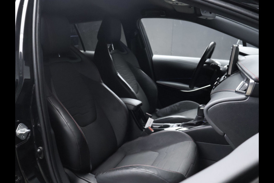Toyota Corolla Touring Sports 1.8 Hybrid Executive Sport (NAVI,CAMERA,STOELVERWARMING,CRUISE,LED,GETINT,SPORTSTOELEN,LM VELGEN)