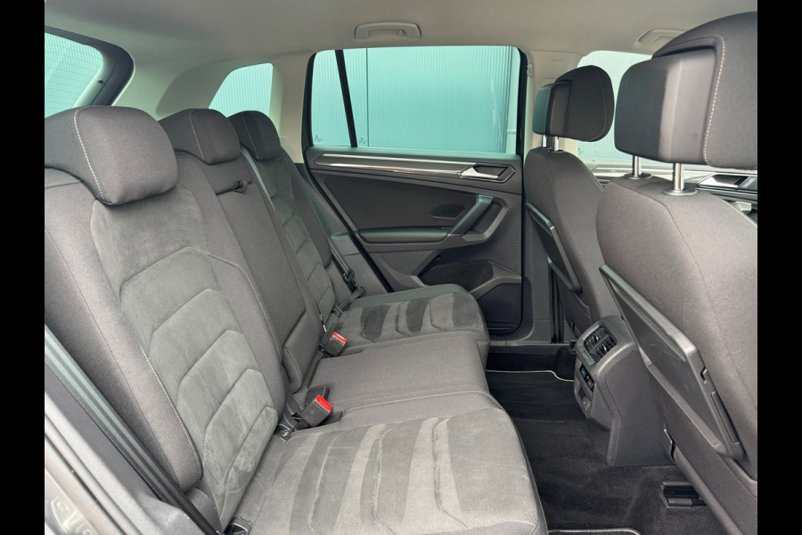 Volkswagen Tiguan 1.4 TSI Automaat R-Line * Led Plus * Parkeeramera * Stoelverwarming * Adaptieve Cruise Control *