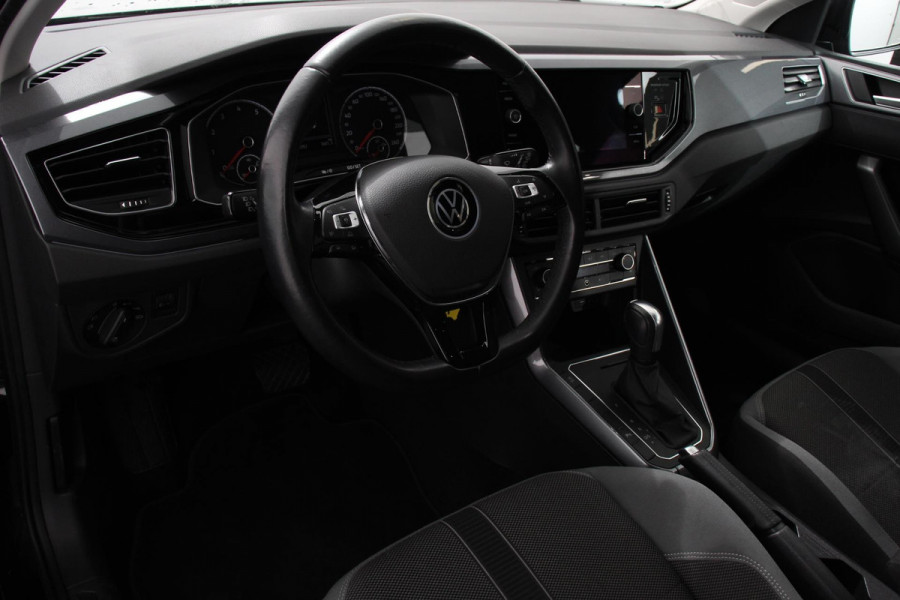 Volkswagen Polo 1.0 TSI 110 pk DSG Highline Navigatie Apple Carplay/Android Auto Adaptieve Cruise Control Parkeersensoren Stoelverwarming Privacy Glass Climatronic