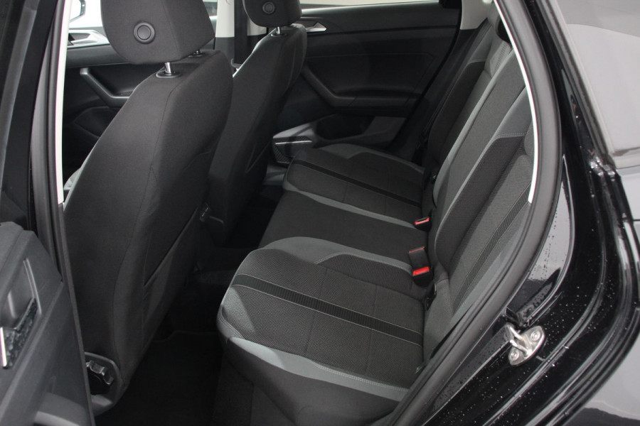 Volkswagen Polo 1.0 TSI 110 pk DSG Highline Navigatie Apple Carplay/Android Auto Adaptieve Cruise Control Parkeersensoren Stoelverwarming Privacy Glass Climatronic