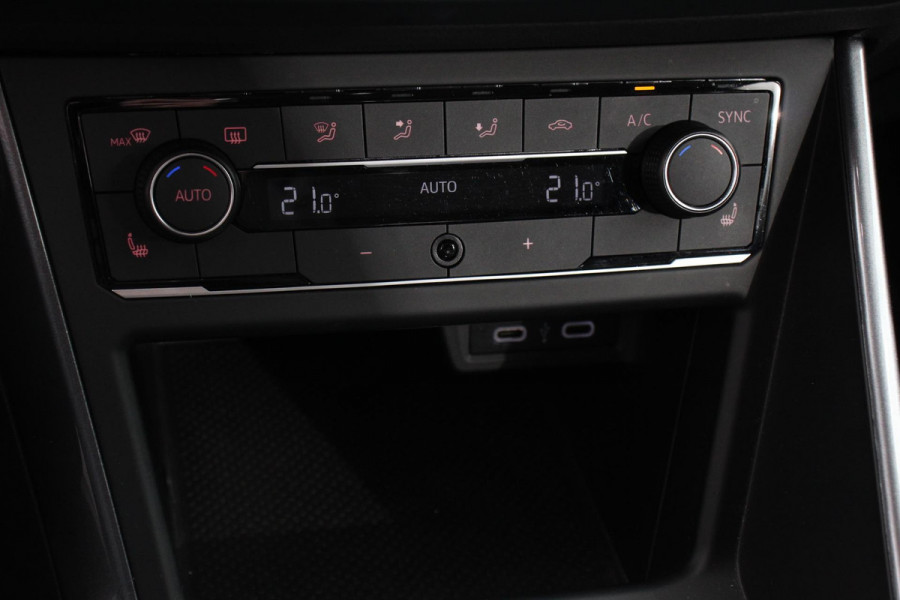 Volkswagen Polo 1.0 TSI 110 pk DSG Highline Navigatie Apple Carplay/Android Auto Adaptieve Cruise Control Parkeersensoren Stoelverwarming Privacy Glass Climatronic